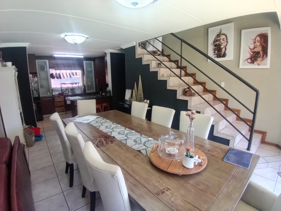 To Let 4 Bedroom Property for Rent in Geelhoutpark North West